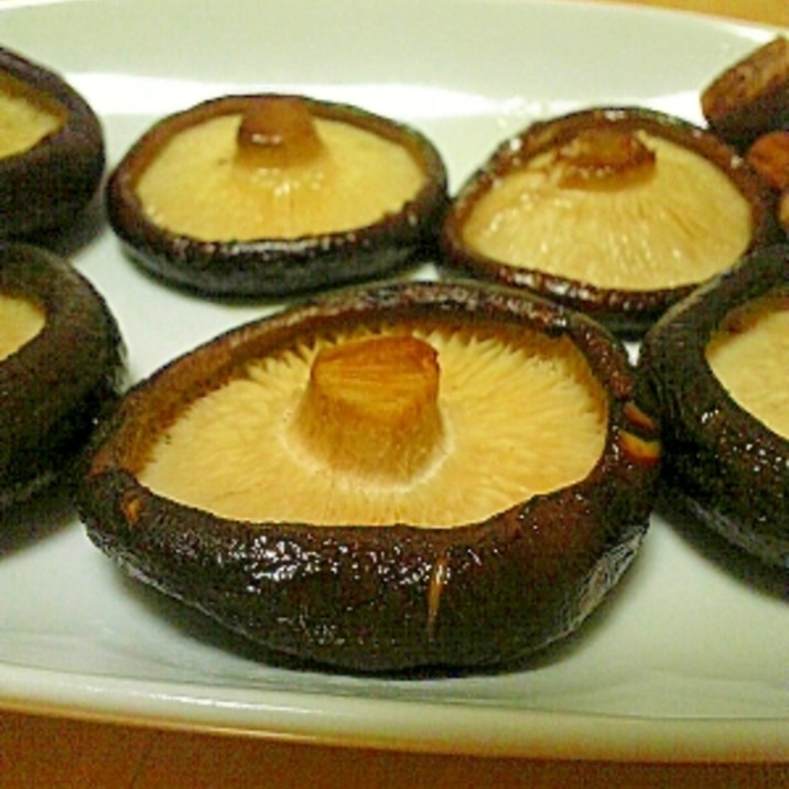 簡単おいしい 生しいたけのオリーブオイル塩焼き レシピ 作り方 By Nikukiu 楽天レシピ 簡単おいしい 生しいたけのオリーブオイル塩焼き レシピ 作り方 By Nikukiu 楽天レシピ